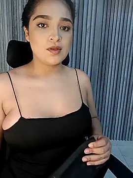 Snapshot of AdeleGray chatting on October 28, 2025, 11:58 am AdeleGray online show from October 28, 2025, 11:58 am