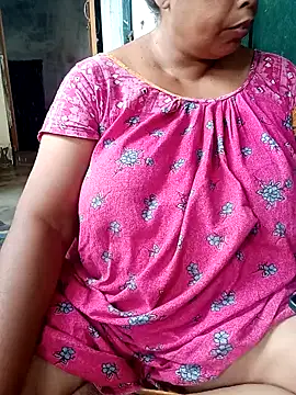 Snapshot of Hotty-rumi chatting on October 3, 2025, 6:10 am Hotty-rumi online show from October 3, 2025, 6:10 am