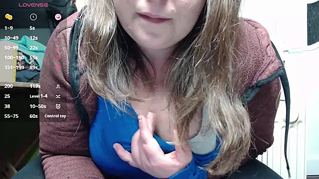 Snapshot of KasiaPrivat chatting on December 18, 2024, 5:31 pm KasiaPrivat online show from December 18, 2024, 5:31 pm