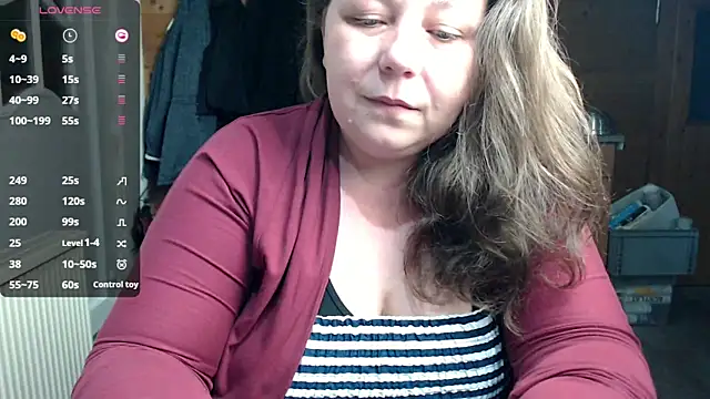 Snapshot of KasiaPrivat chatting on February 26, 2025, 6:43 pm KasiaPrivat online show from February 26, 2025, 6:43 pm