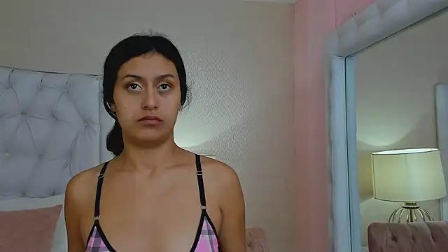 MiaLevitz online show from February 8, 2025, 11:44 am