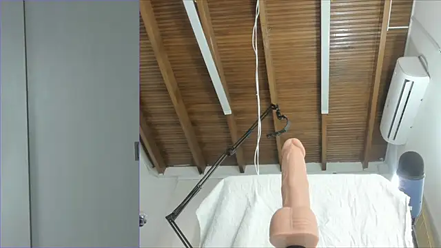 Lucy carter  online show from October 28, 2025, 3:04 pm