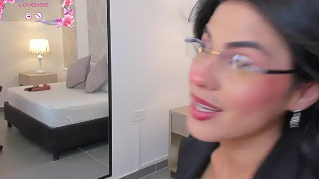 Snapshot of stephanya_ chatting on May 15, 2026, 7:32 pm stephanya online show from May 15, 2026, 7:32 pm