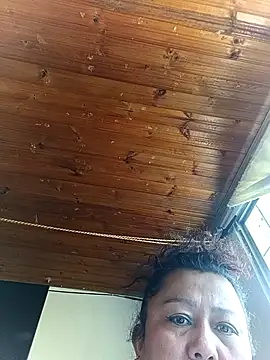 Snapshot of Darly_Gomez chatting on October 31, 2025, 2:40 pm Darly Gomez online show from October 31, 2025, 2:40 pm