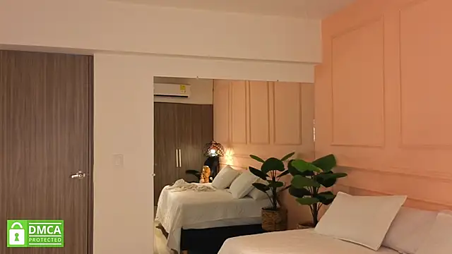 SHARONN     online show from October 29, 2025, 3:20 am