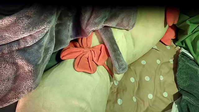 Weiwei5200 online show from November 24, 2025, 1:22 pm