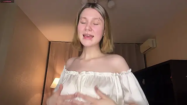 MoiraHavins online show from February 17, 2026, 5:08 pm