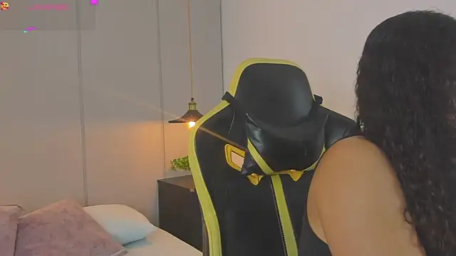 Snapshot of yaya23x chatting on September 24, 2025, 1:36 pm yaya23x online show from September 24, 2025, 1:36 pm