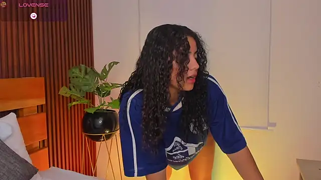 yaya23x online show from November 19, 2025, 2:39 pm