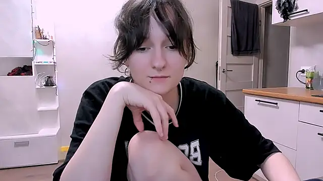 Snapshot of luna_cosmic chatting on February 10, 2025, 10:09 pm luna cosmic online show from February 10, 2025, 10:09 pm