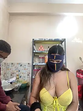 Snapshot of HoneyBearCpl chatting on February 2, 2025, 8:57 am HoneyBearCpl online show from February 2, 2025, 8:57 am