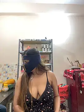 Snapshot of HoneyBearCpl chatting on February 8, 2025, 4:14 pm HoneyBearCpl online show from February 8, 2025, 4:14 pm