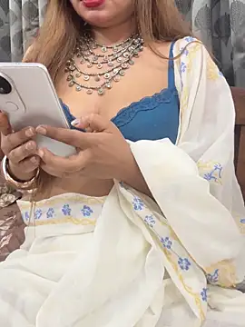 HoneyBearCpl online show from December 14, 2025, 4:34 pm