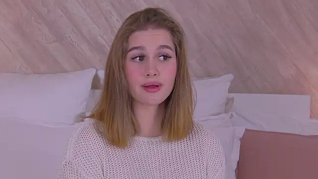 Snapshot of EllieHayes chatting on December 16, 2024, 3:54 pm EllieHayes online show from December 16, 2024, 3:54 pm