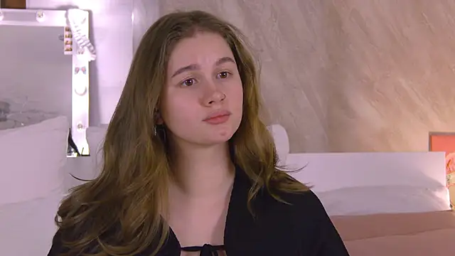 EllieHayes online show from February 4, 2026, 7:42 pm