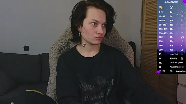 esajukyy online show from April 11, 2026, 1:04 pm