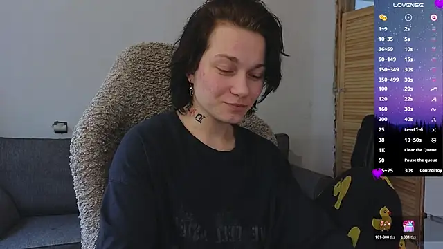 esajukyy online show from April 17, 2026, 9:12 am