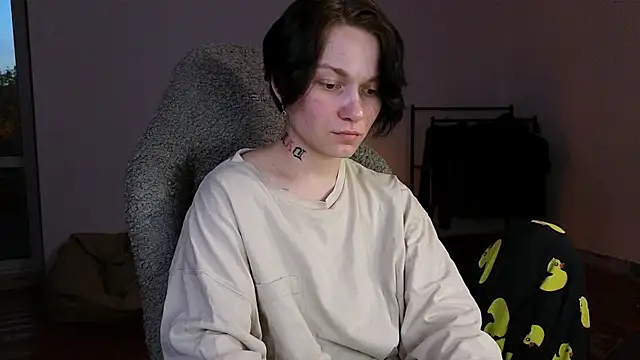 esajukyy online show from May 28, 2026, 3:20 pm
