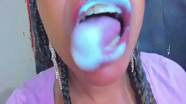 Snapshot of KamariaFyre chatting on September 28, 2025, 10:59 pm KamariaFyre online show from September 28, 2025, 10:59 pm