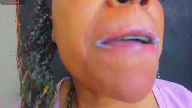 Snapshot of KamariaFyre chatting on October 28, 2025, 3:54 am KamariaFyre online show from October 28, 2025, 3:54 am