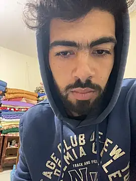 chikagokadi31 online show from April 14, 2026, 4:24 pm