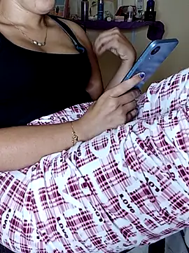 Snapshot of ShadiaStar chatting on October 2, 2025, 1:29 pm ShadiaStar online show from October 2, 2025, 1:29 pm