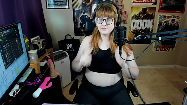Snapshot of HannahCastle96 chatting on August 6, 2026, 5:26 pm HannahCastle96 online show from August 6, 2026, 5:26 pm