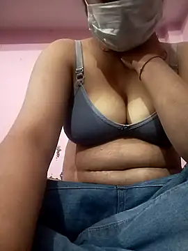 Snapshot of radhika07 chatting on December 28, 2024, 9:31 am radhika07 online show from December 28, 2024, 9:31 am