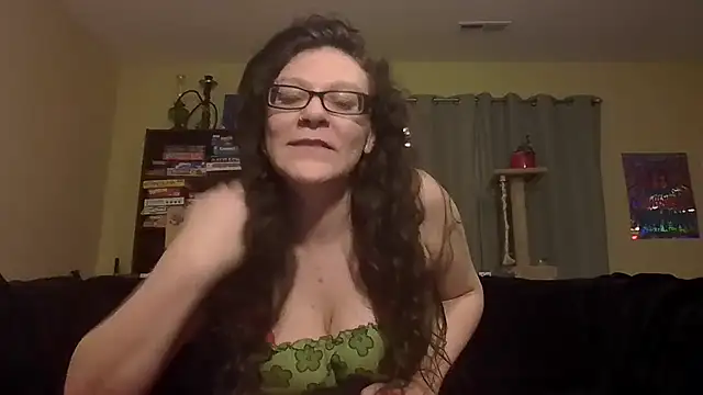 kitwithclaws420 online show from December 29, 2024, 11:50 am