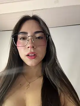 Melody 04 online show from April 4, 2026, 4:11 am