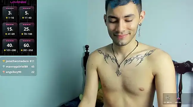 Snapshot of alexdesire chatting on December 31, 2024, 11:06 pm alexdesire online show from December 31, 2024, 11:06 pm