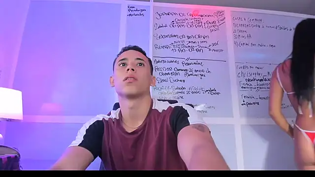 Snapshot of briambrows chatting on January 24, 2025, 12:20 pm briambrows online show from January 24, 2025, 12:20 pm