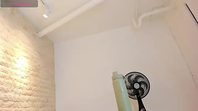 Snapshot of mia_roldan_ chatting on September 18, 2025, 12:29 pm mia roldan online show from September 18, 2025, 12:29 pm