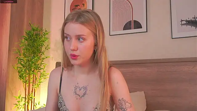 Snapshot of WiloneEsse chatting on January 14, 2026, 3:50 pm WiloneEsse online show from January 14, 2026, 3:50 pm