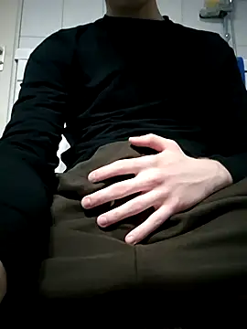 cutie anonymm online show from October 29, 2025, 6:09 pm