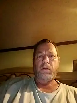Snapshot of Rayc61 chatting on May 8, 2026, 11:32 pm Rayc61 online show from May 8, 2026, 11:32 pm