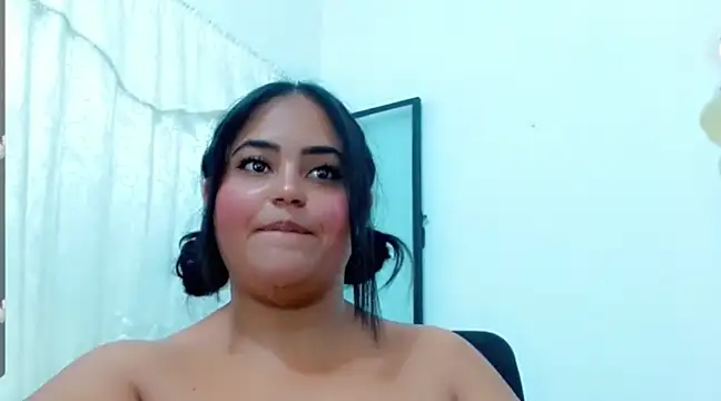 Snapshot of emyli_23 chatting on February 13, 2025, 6:48 pm emyli 23 online show from February 13, 2025, 6:48 pm