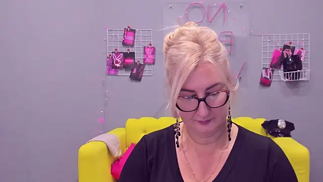 ChristyBrooks online show from January 14, 2025, 12:14 pm