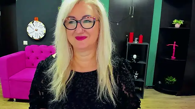 ChristyBrooks online show from October 11, 2025, 12:15 pm