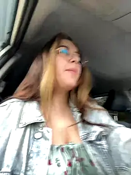 VikiDemi online show from October 16, 2025, 6:36 am