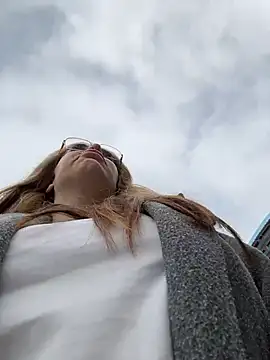 VikiDemi online show from December 15, 2025, 9:24 am