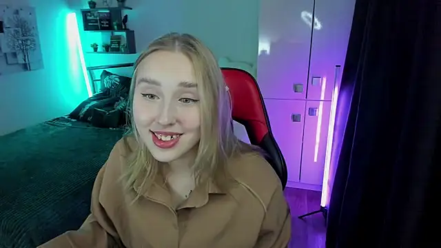 Snapshot of LinaTruly chatting on October 10, 2025, 9:14 pm LinaTruly online show from October 10, 2025, 9:14 pm