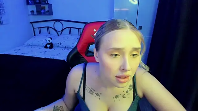 Snapshot of LinaTruly chatting on October 17, 2025, 9:50 pm LinaTruly online show from October 17, 2025, 9:50 pm