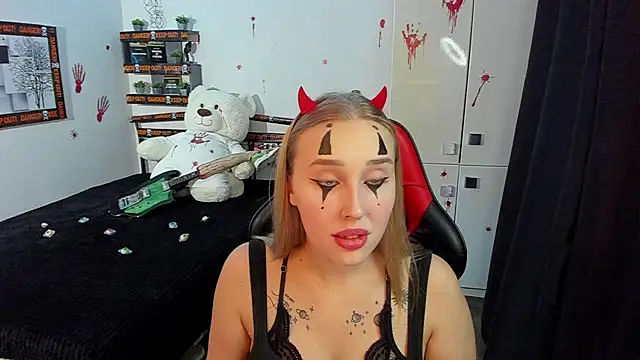 Snapshot of LinaTruly chatting on October 20, 2025, 9:59 pm LinaTruly online show from October 20, 2025, 9:59 pm