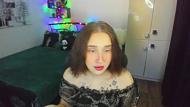 LinaTruly online show from February 28, 2026, 10:11 pm