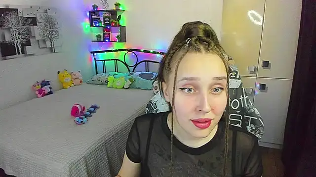 LinaTruly online show from April 17, 2026, 8:34 pm