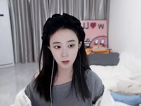 Snapshot of LOLO-yaya chatting on December 13, 2024, 1:12 pm LOLO-yaya online show from December 13, 2024, 1:12 pm