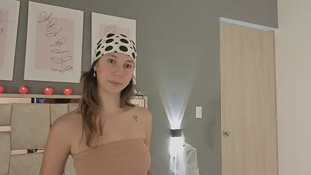 jolie lov online show from October 28, 2025, 1:03 pm