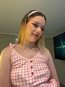 Snapshot of NicoleCut chatting on November 8, 2025, 10:48 am NicoleCut online show from November 8, 2025, 10:48 am