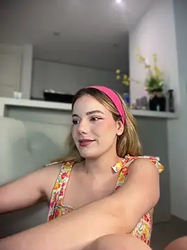 Snapshot of NicoleCut chatting on June 13, 2026, 11:24 pm NicoleCut online show from June 13, 2026, 11:24 pm